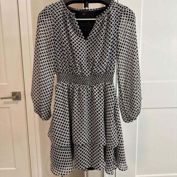 Like New Ann Taylor Size 0 Black and White Mini Dress - Picture 3 of 7